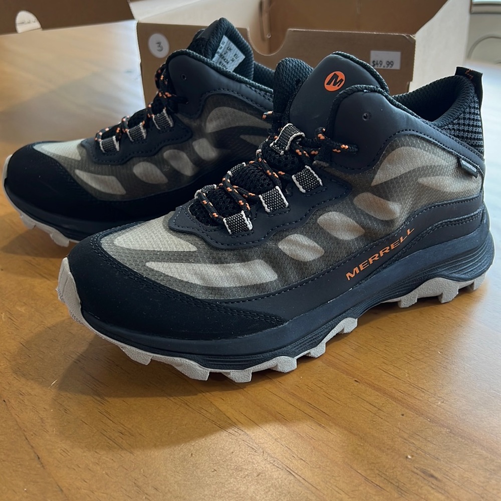New with tags waterproof boys boots size 3